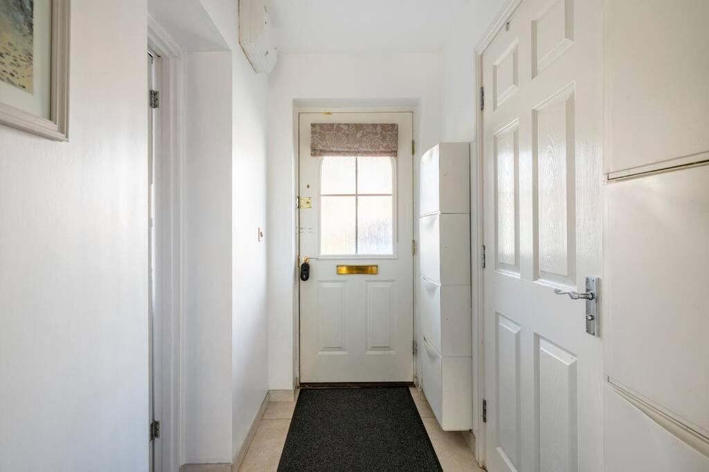 Bedroom With Kitchenette, Private Bathroom And Parking Кардіфф Екстер'єр фото