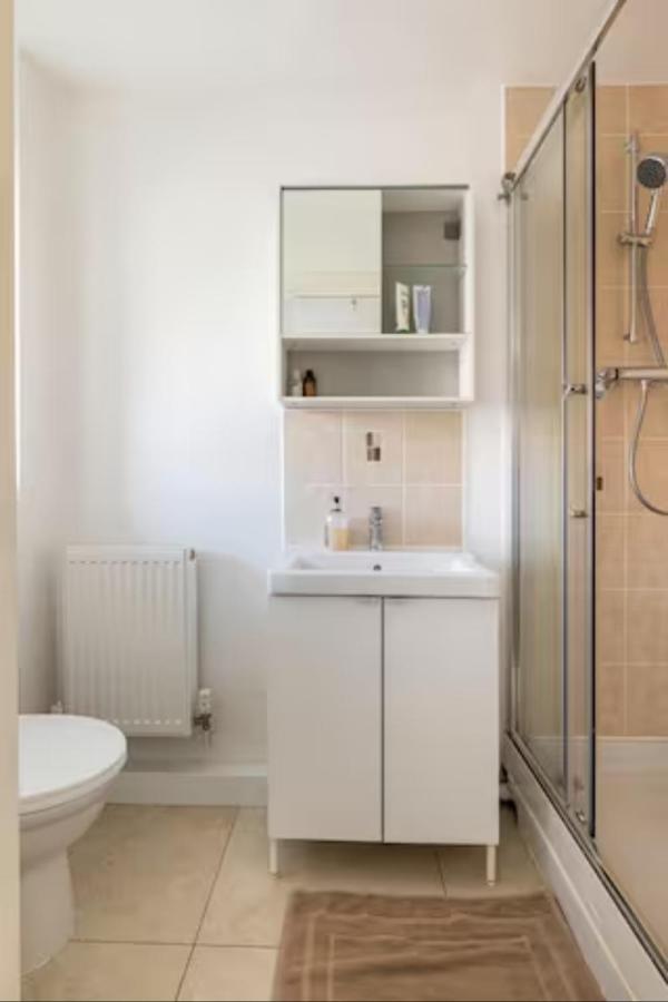 Bedroom With Kitchenette, Private Bathroom And Parking Кардіфф Екстер'єр фото