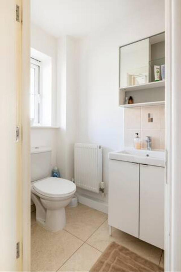 Bedroom With Kitchenette, Private Bathroom And Parking Кардіфф Екстер'єр фото